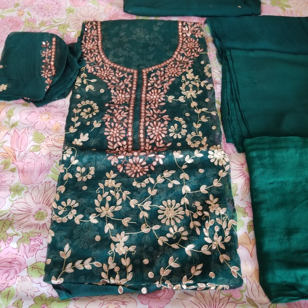 Makeesh full unstiched suit.